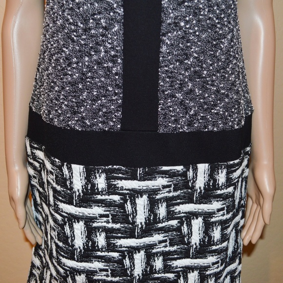 ANN TAYLOR Black & White Knit Abstract Shift Dress - Picture 3 of 6